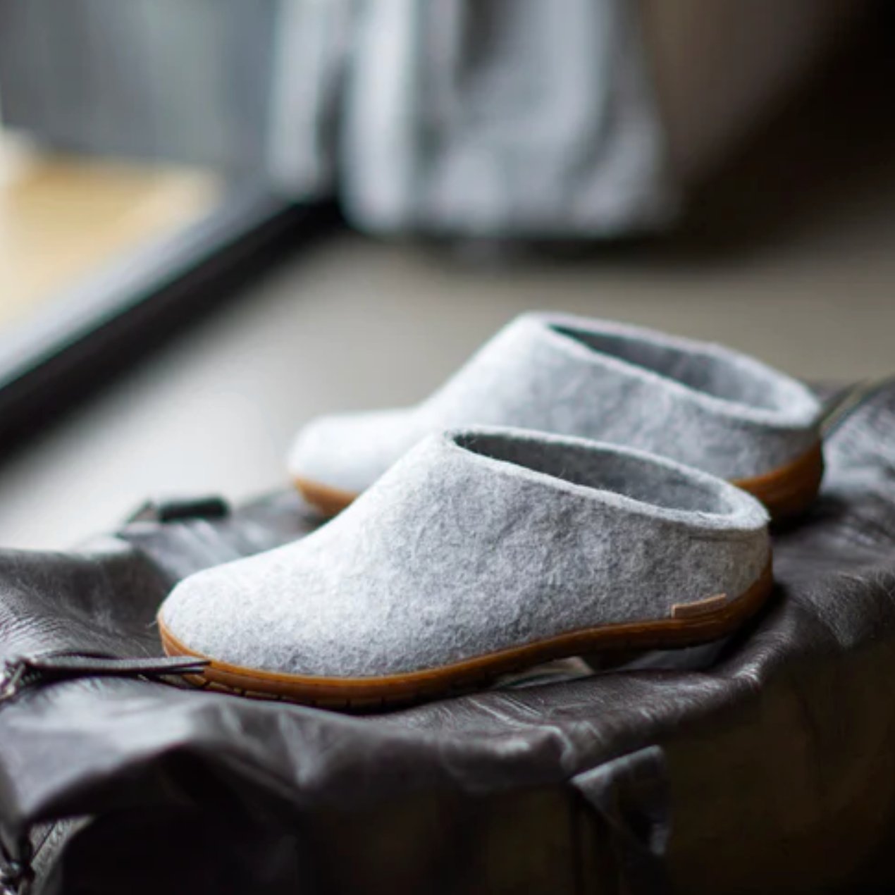 Wool Slippers with natural rubber sole